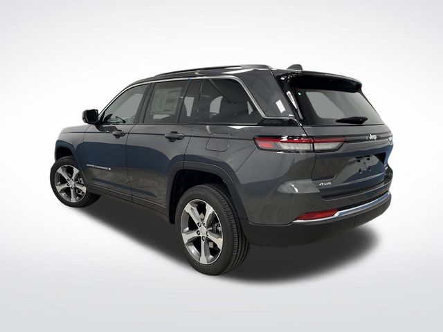 2025 Jeep Grand Cherokee Limited photo 2