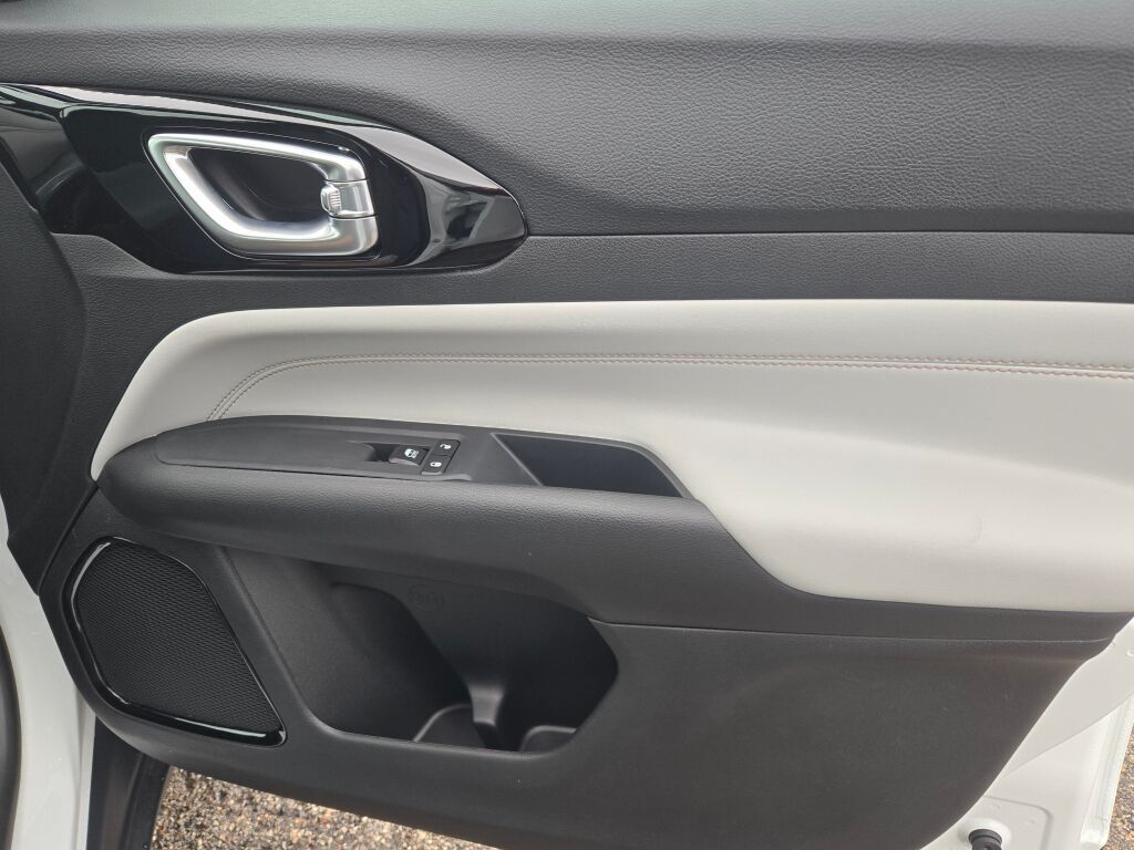 2026 Jeep Compass Limited photo 2