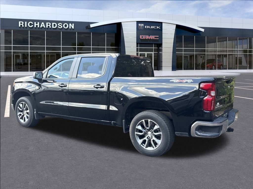 2024 Chevrolet Silverado 1500 LT photo 2