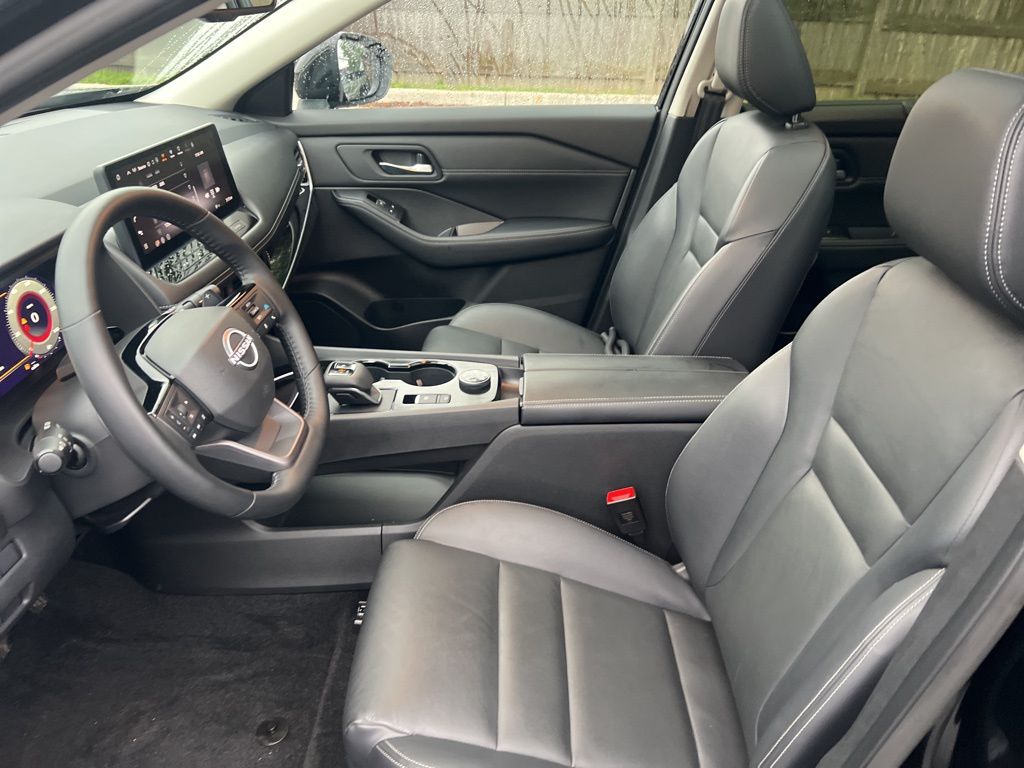 2025 Nissan Rogue SL photo 2