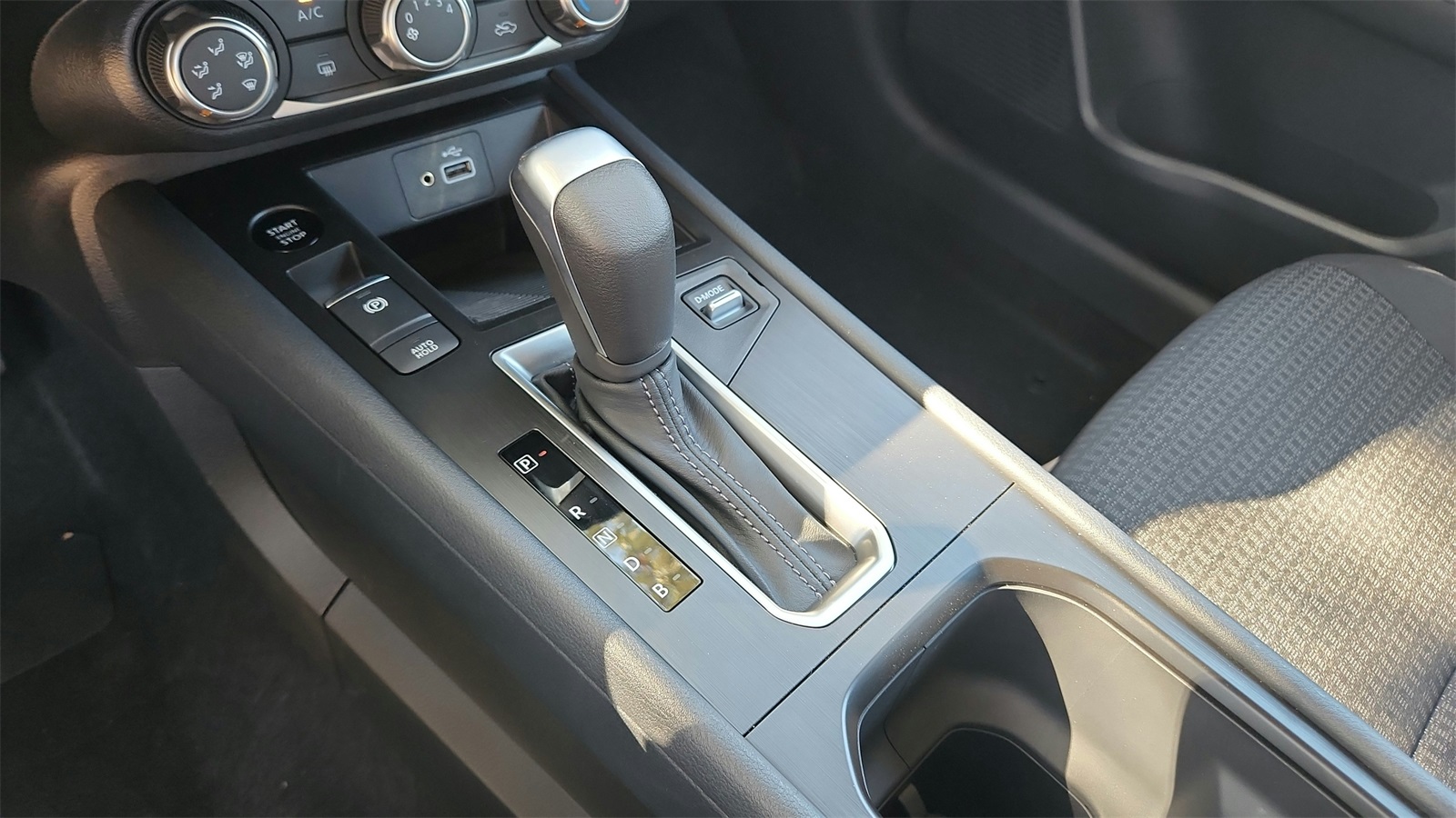 2025 Nissan Kicks Play S photo 10