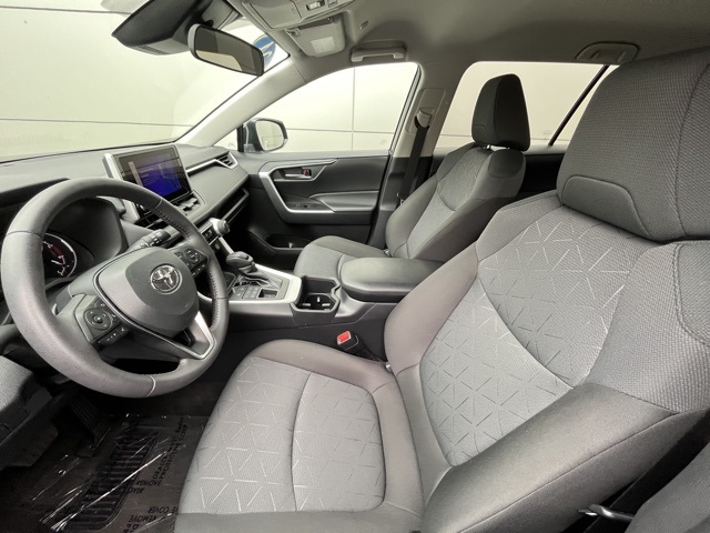 2024 Toyota RAV4 XLE photo 2