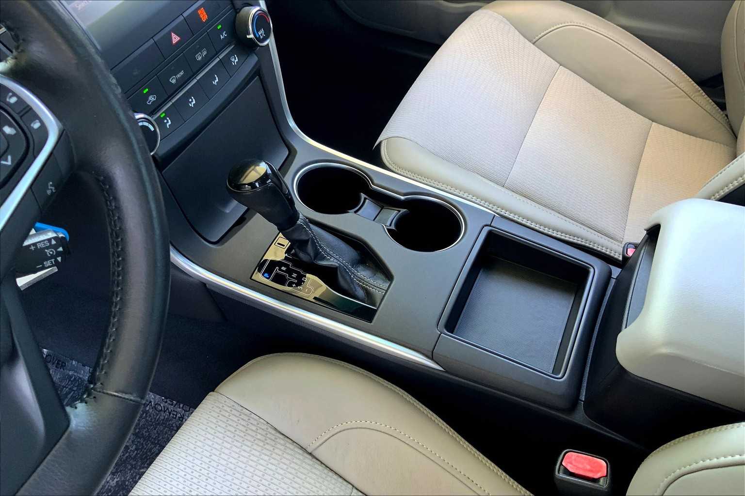 2017 Toyota Camry SE photo 13