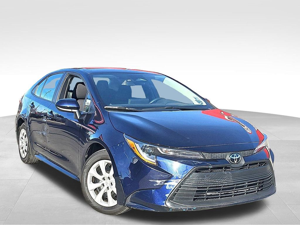 2025 Toyota Corolla LE's photo