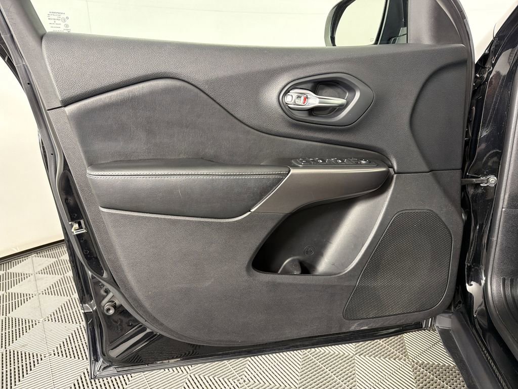 2020 Jeep Cherokee Latitude photo 8