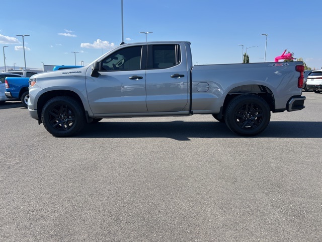 2024 Chevrolet Silverado 1500 Custom photo 3