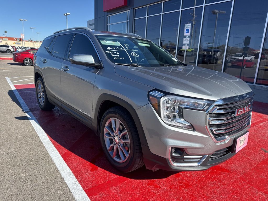 2024 GMC Terrain SLT's photo