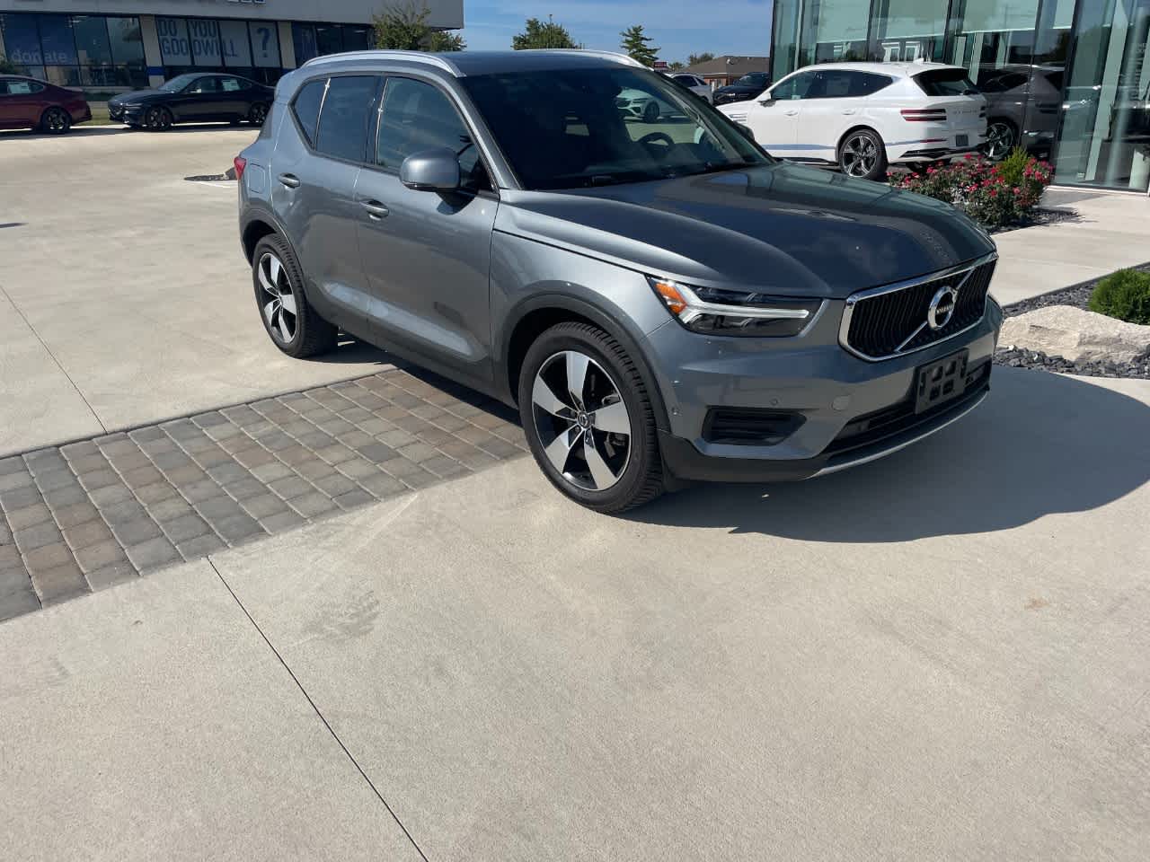 2019 Volvo XC40 Momentum AWD photo 14