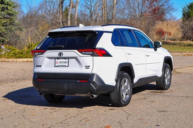 2023 Toyota RAV4 XLE photo 2