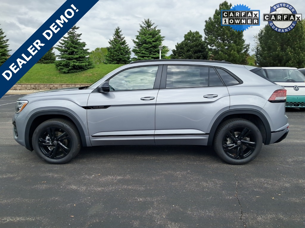 2025 Volkswagen Atlas Cross Sport SEL R-Line photo 2