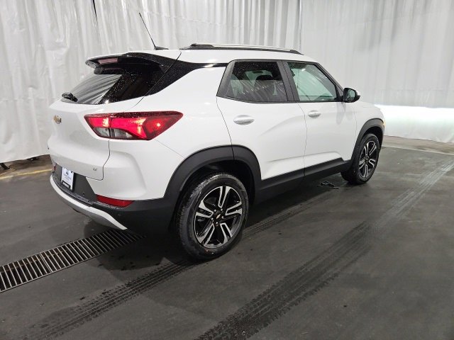 2025 Chevrolet Trailblazer LT photo 3