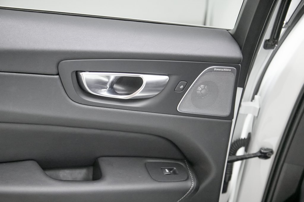 2023 VOLVO XC60 - Image 20