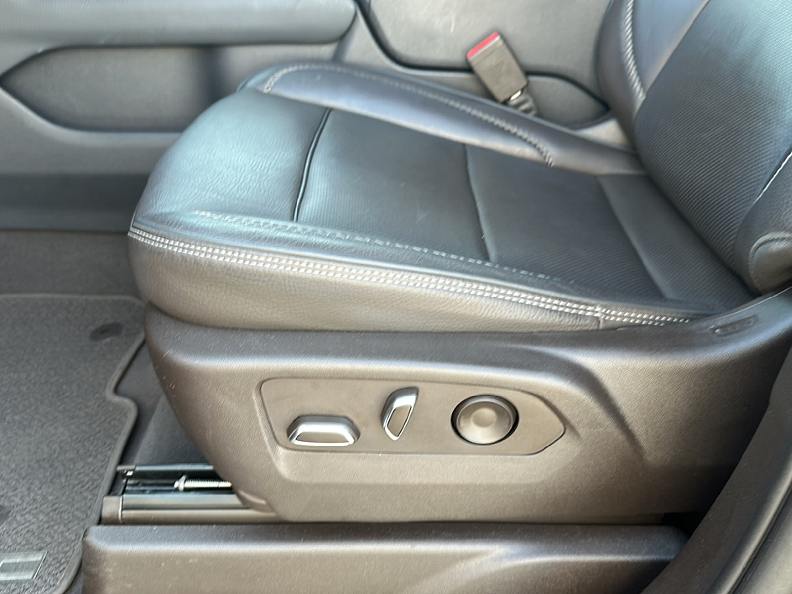 2022 Gmc Yukon Denali photo 2