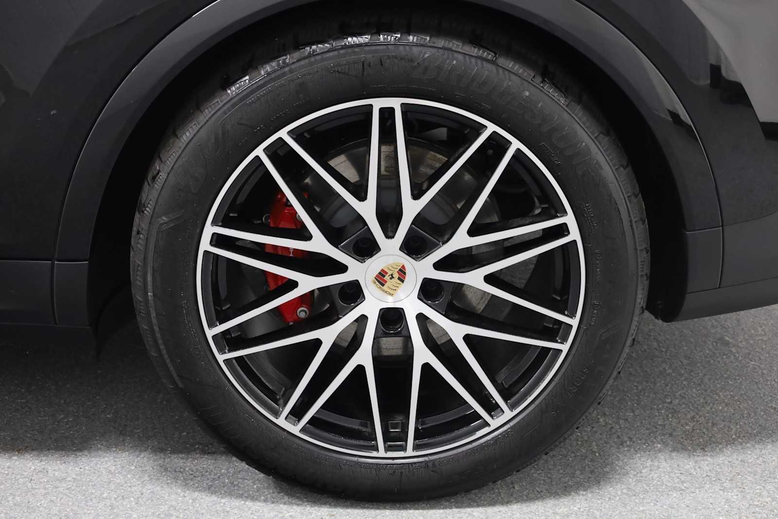 2025 Porsche Cayenne S photo 36