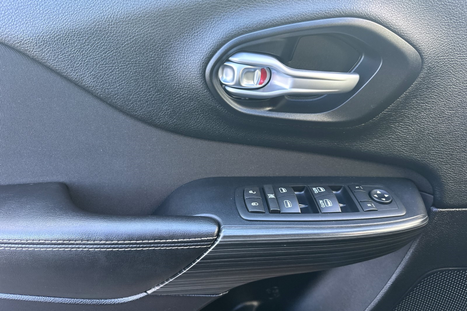 2016 Jeep Cherokee Latitude photo 10
