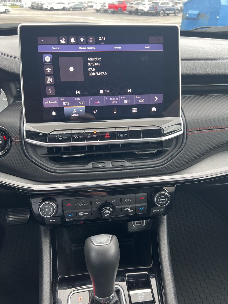 2024 Jeep Compass Trailhawk photo 3