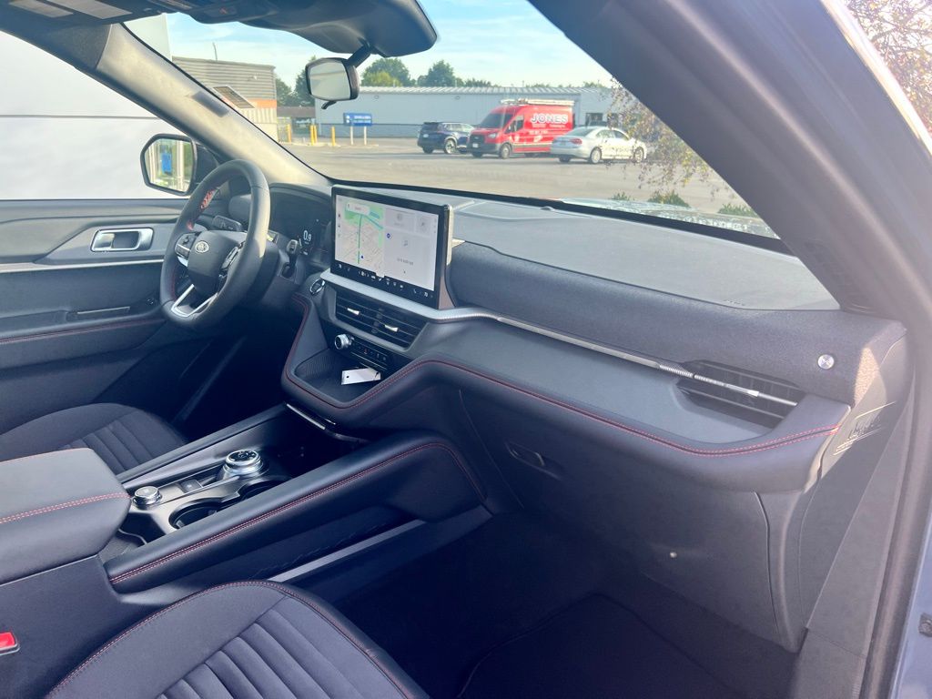2025 Ford Explorer ST-Line photo 35
