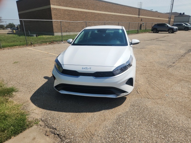 2024 Kia Forte LXS photo 3