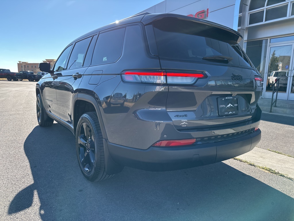 2025 Jeep Grand Cherokee Limited photo 2