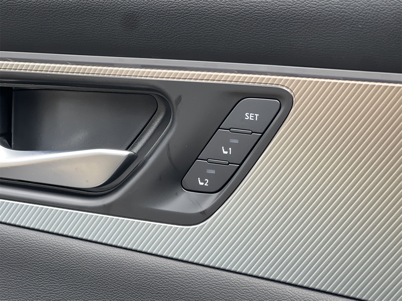 2025 Nissan Murano SL photo 14