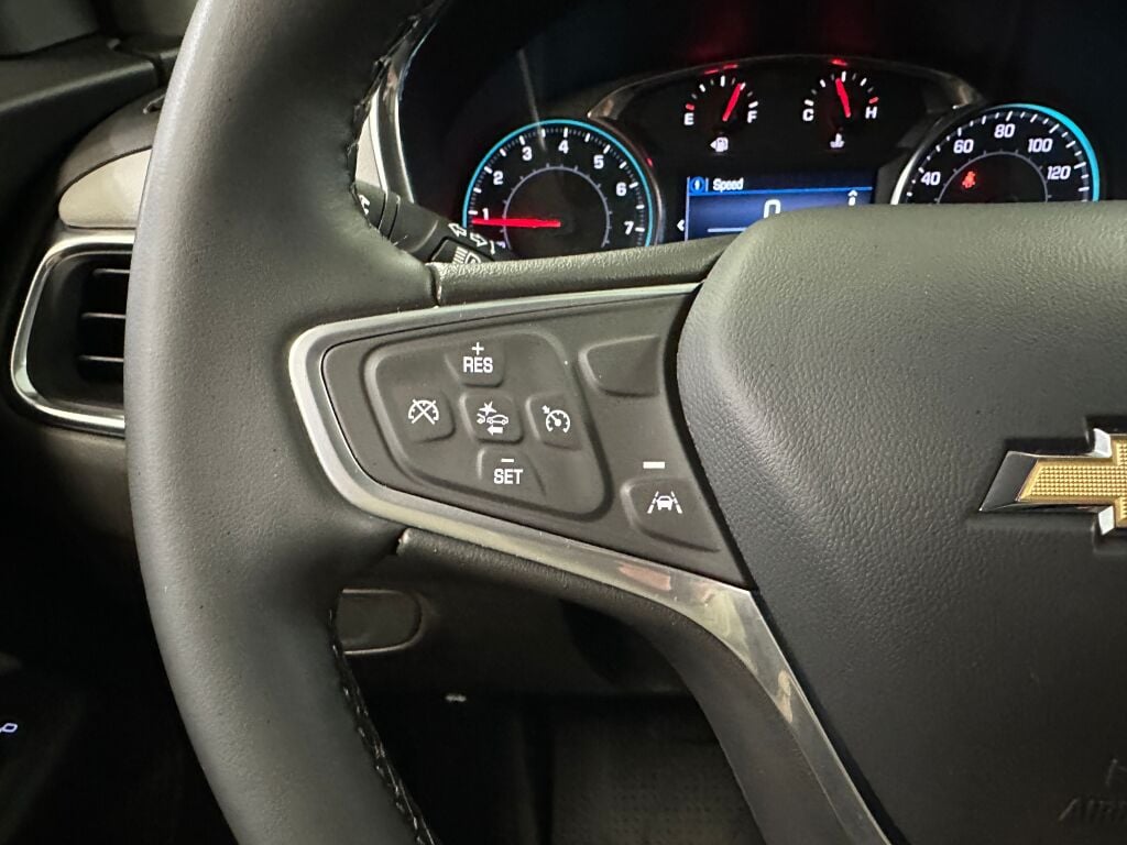 2020 Chevrolet Equinox LT photo 3