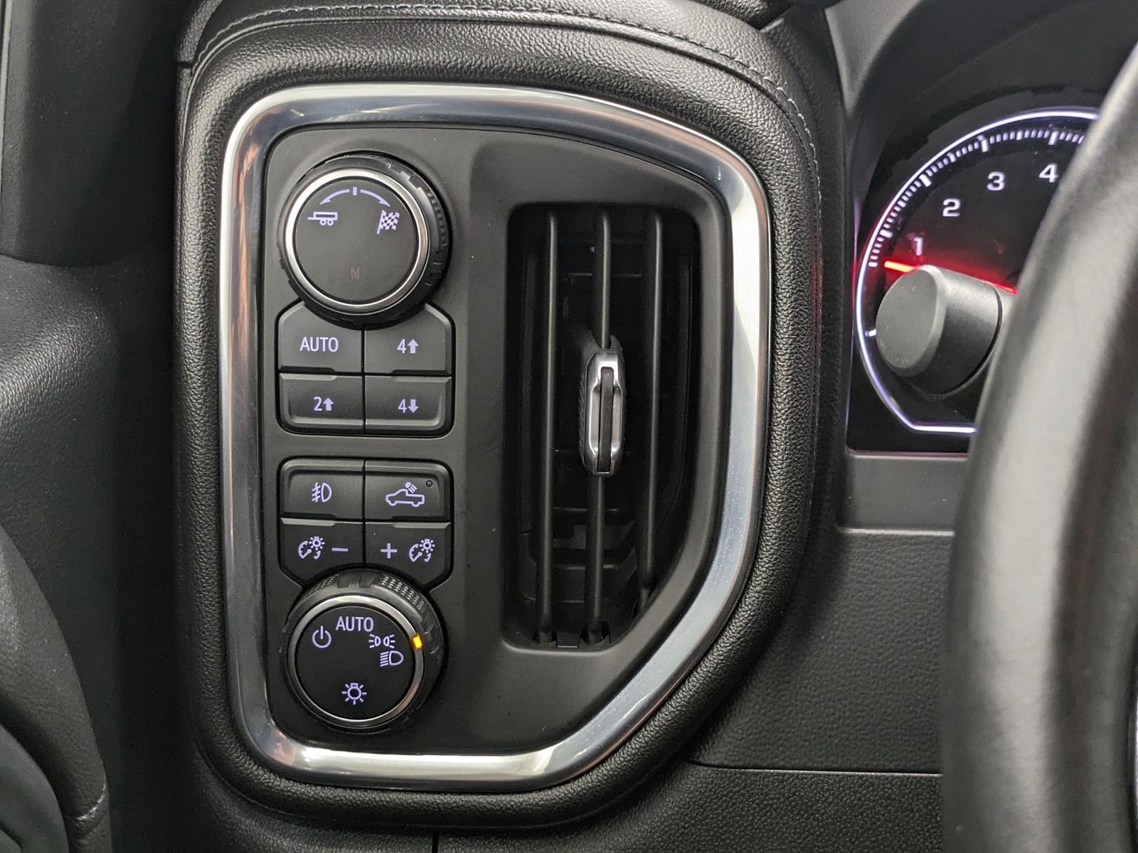 2019 Chevrolet Silverado 1500 RST photo 9