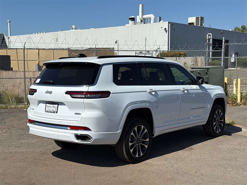 2025 Jeep Grand Cherokee Overland photo 11