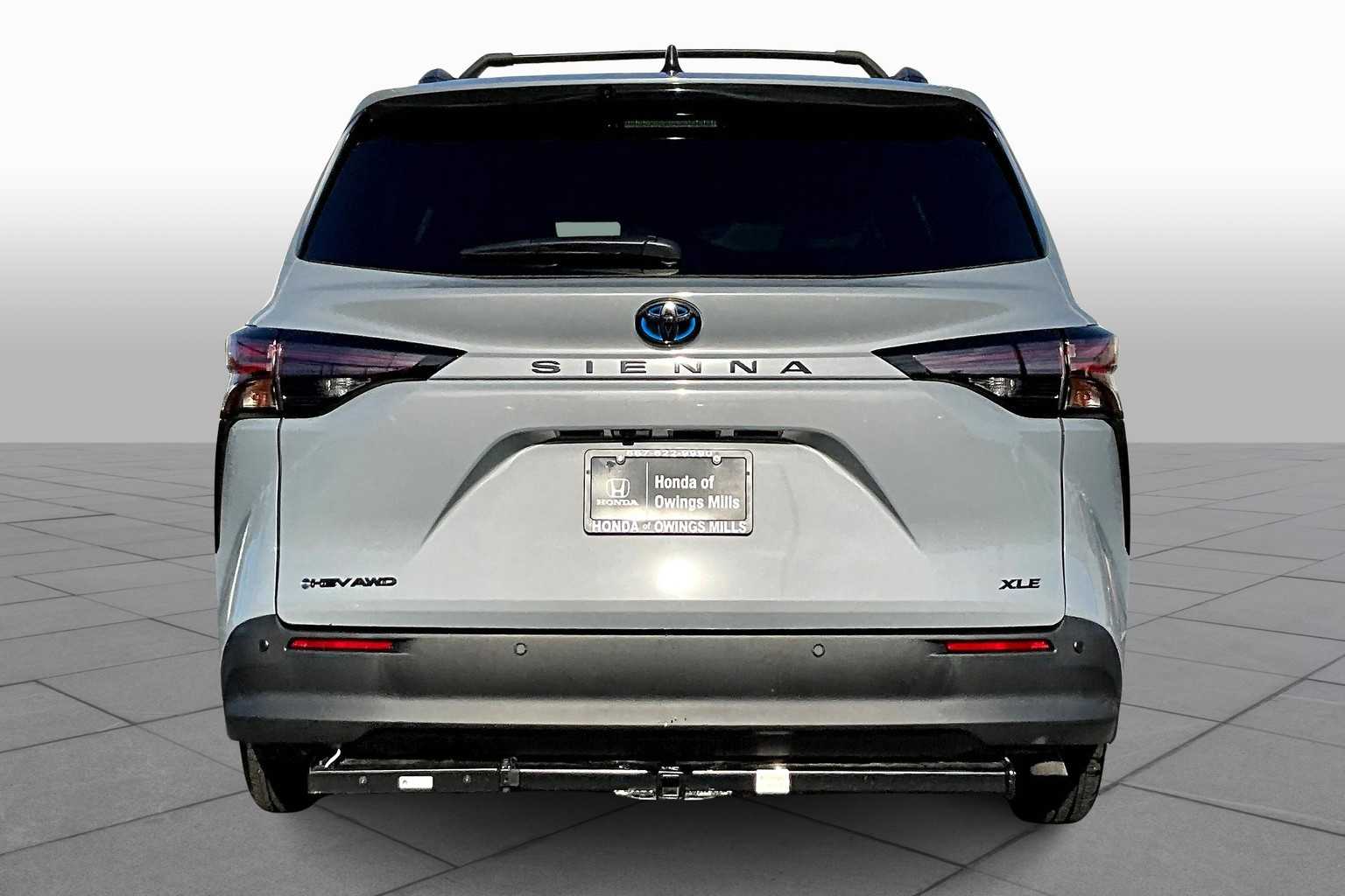2025 Toyota Sienna Woodland Edition photo 4