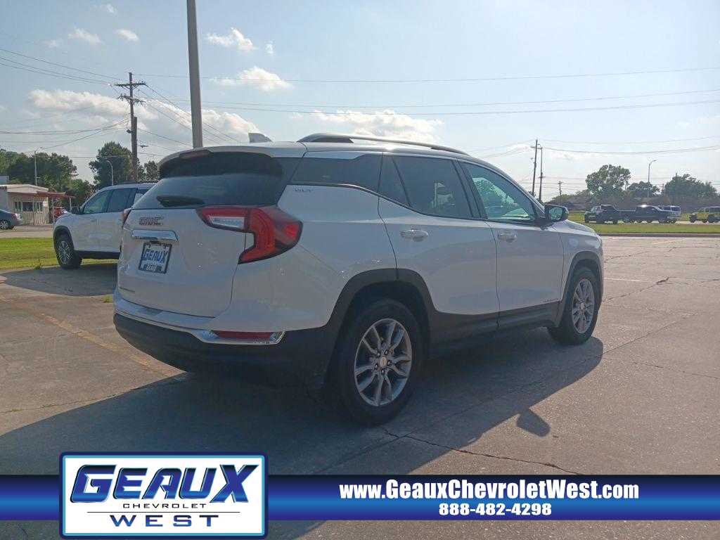 2024 Gmc Terrain SLT photo 2