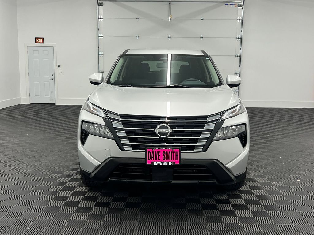 2024 Nissan Rogue SV photo 5