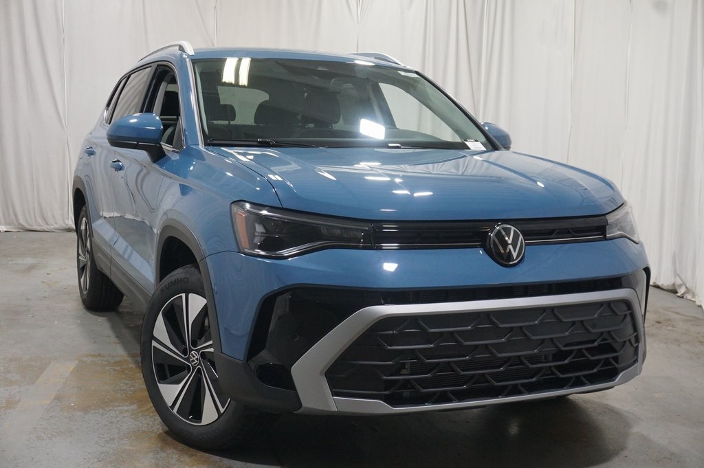 2025 Volkswagen Taos SE photo 4