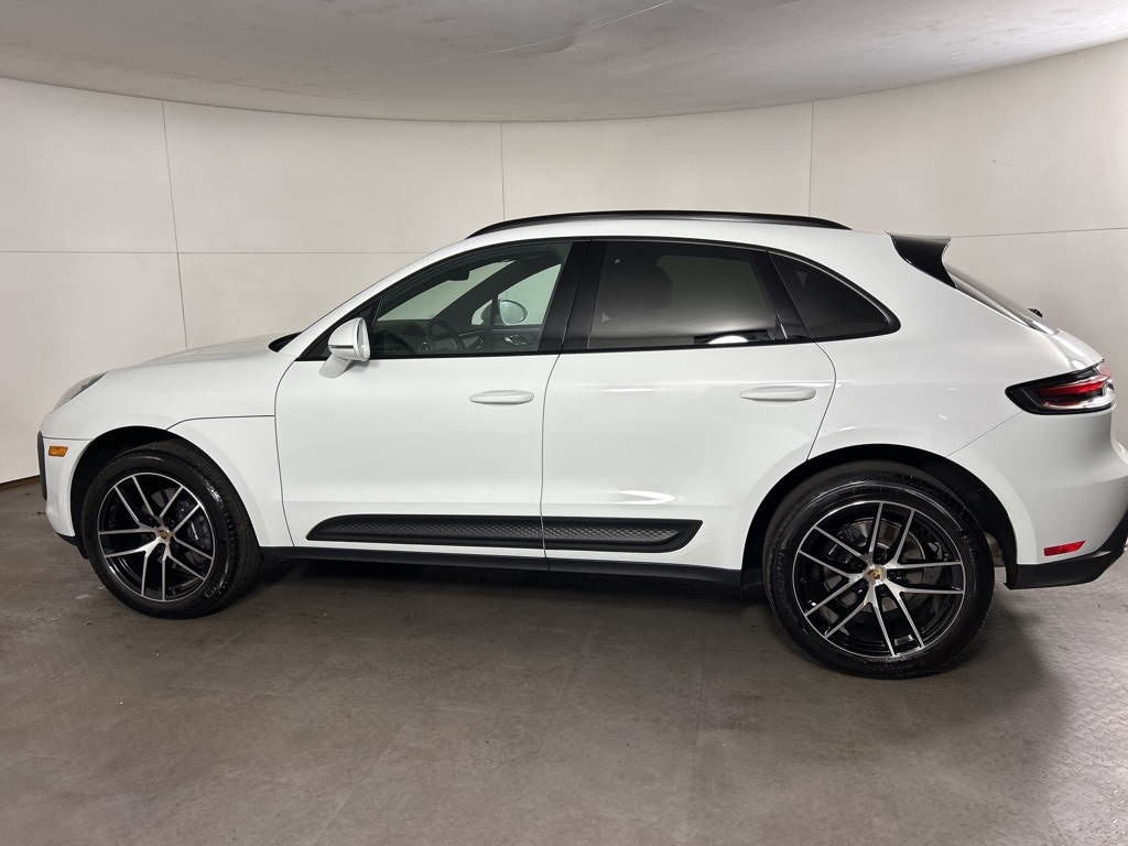 2025 Porsche Macan Base photo 8