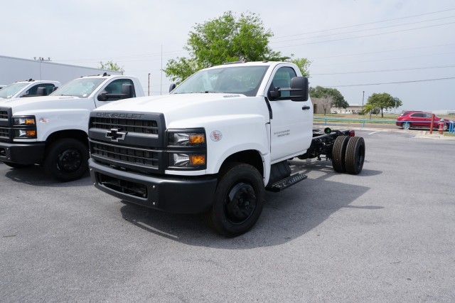 2024 Chevrolet Silverado 4500 Medium Duty Chassis Cab Work Truck's photo