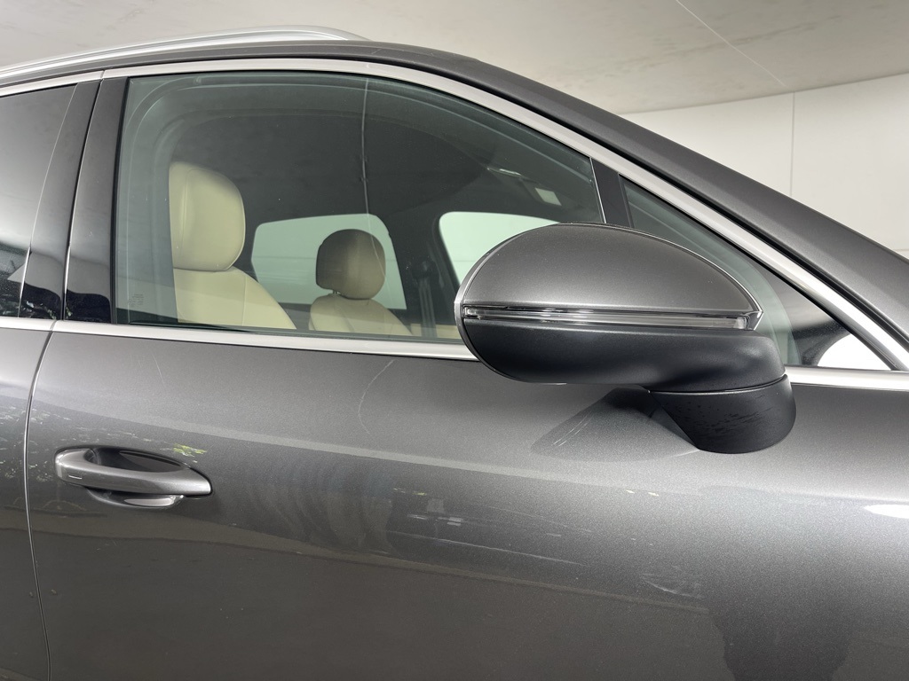 2022 Porsche Cayenne Base photo 11