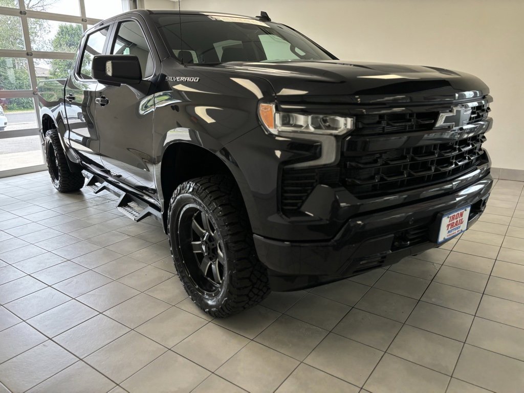 2024 Chevrolet Silverado 1500 RST photo 2