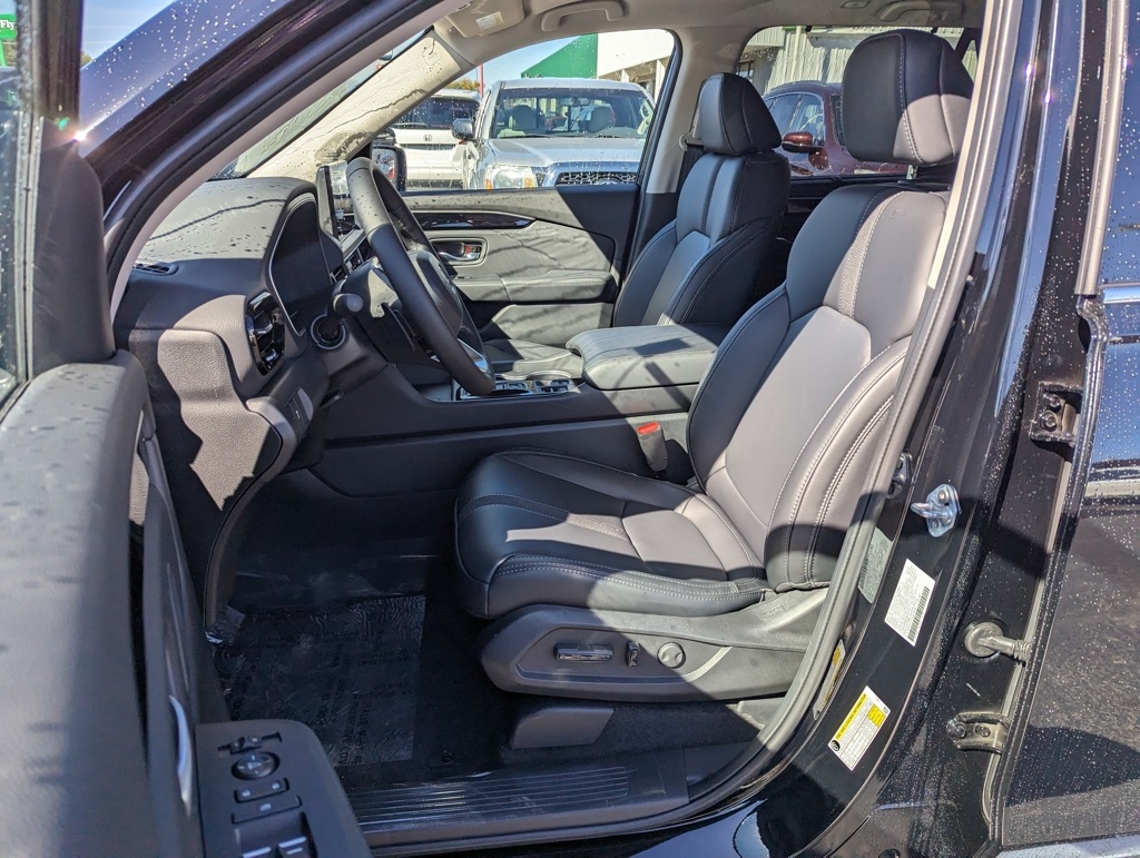 2025 Honda Pilot Touring photo 8