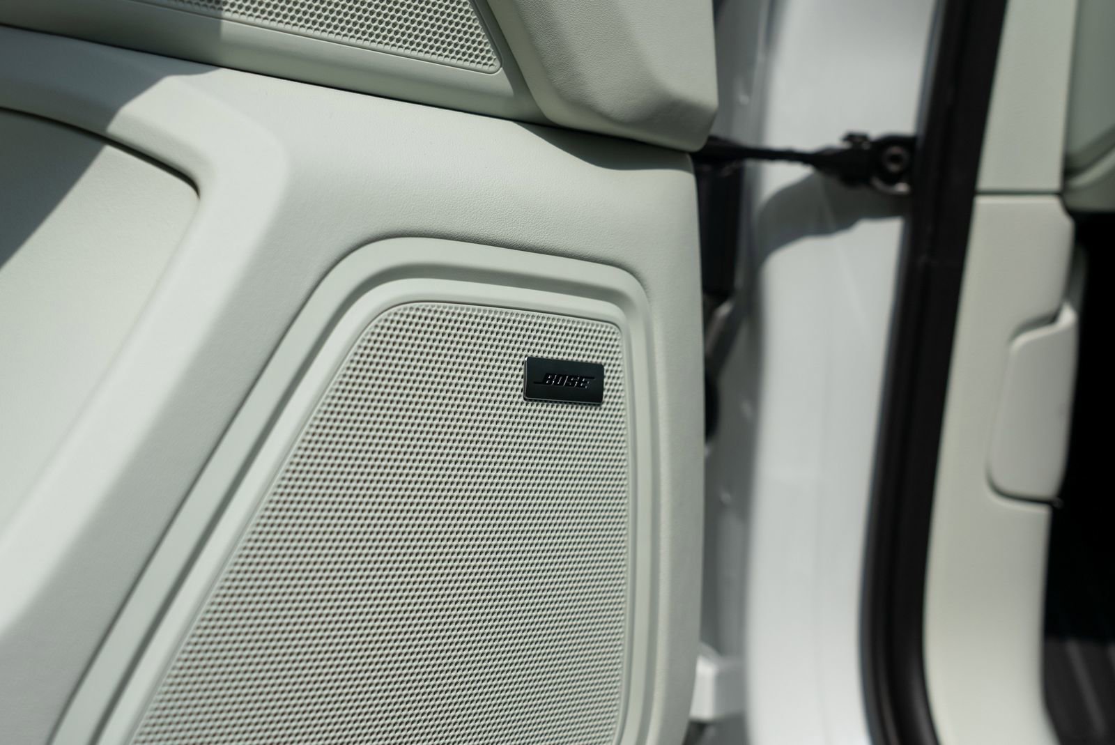 2025 Porsche Macan Base photo 23