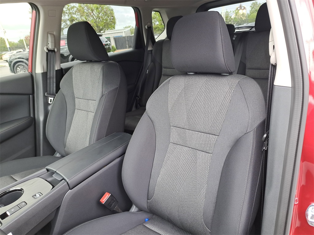 2026 Nissan Rogue SV photo 20