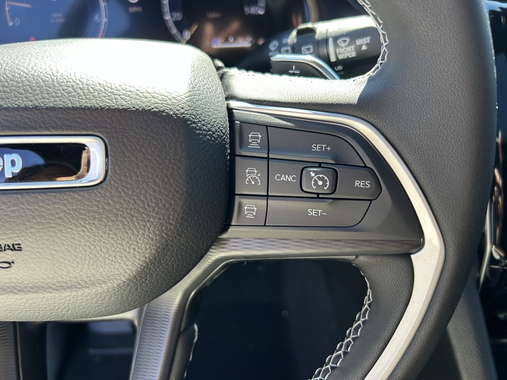 2025 Jeep Grand Cherokee Laredo X photo 15