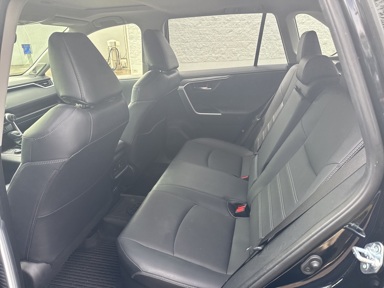2022 Toyota RAV4 Hybrid Limited photo 4