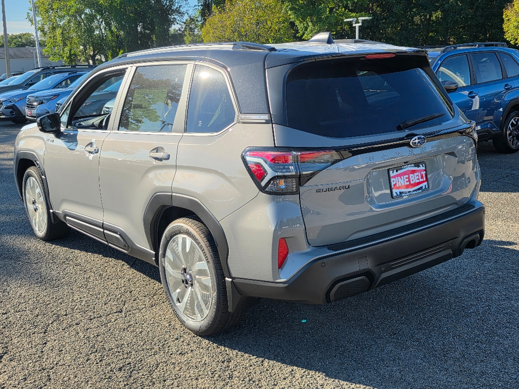 2025 Subaru Forester Touring photo 8