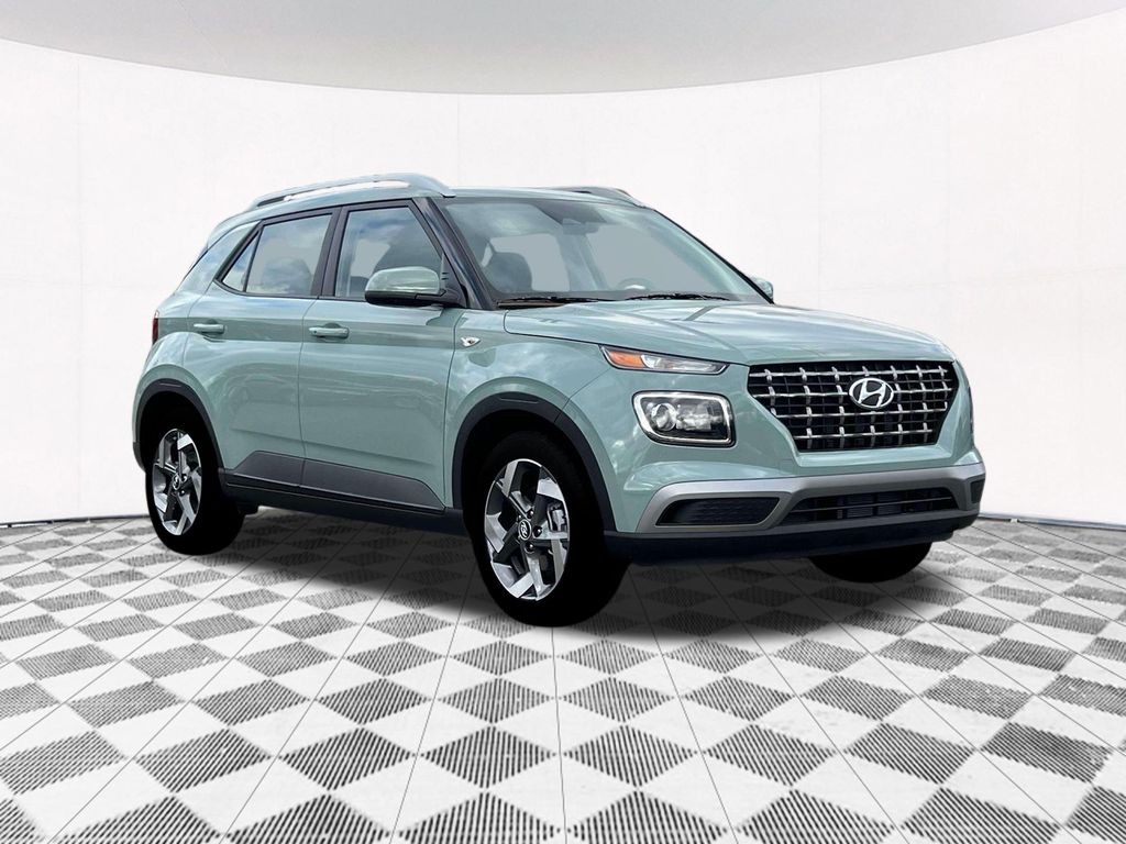 2025 Hyundai Venue SEL photo 11