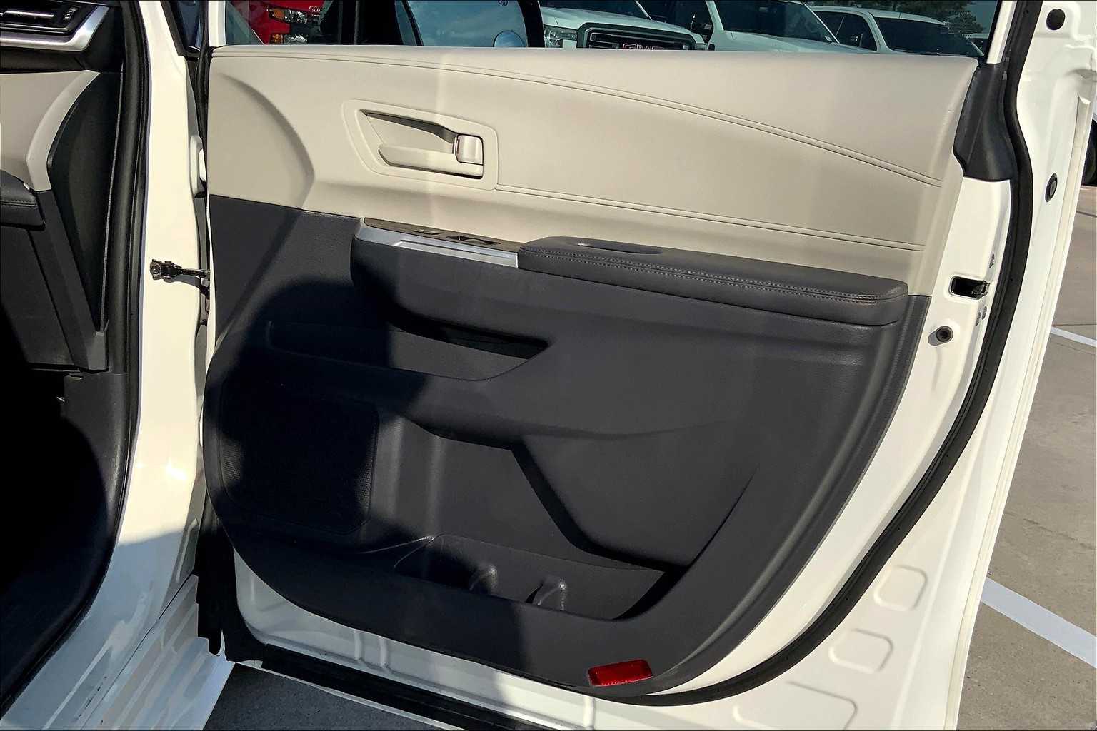 2021 Toyota Sienna LE photo 19