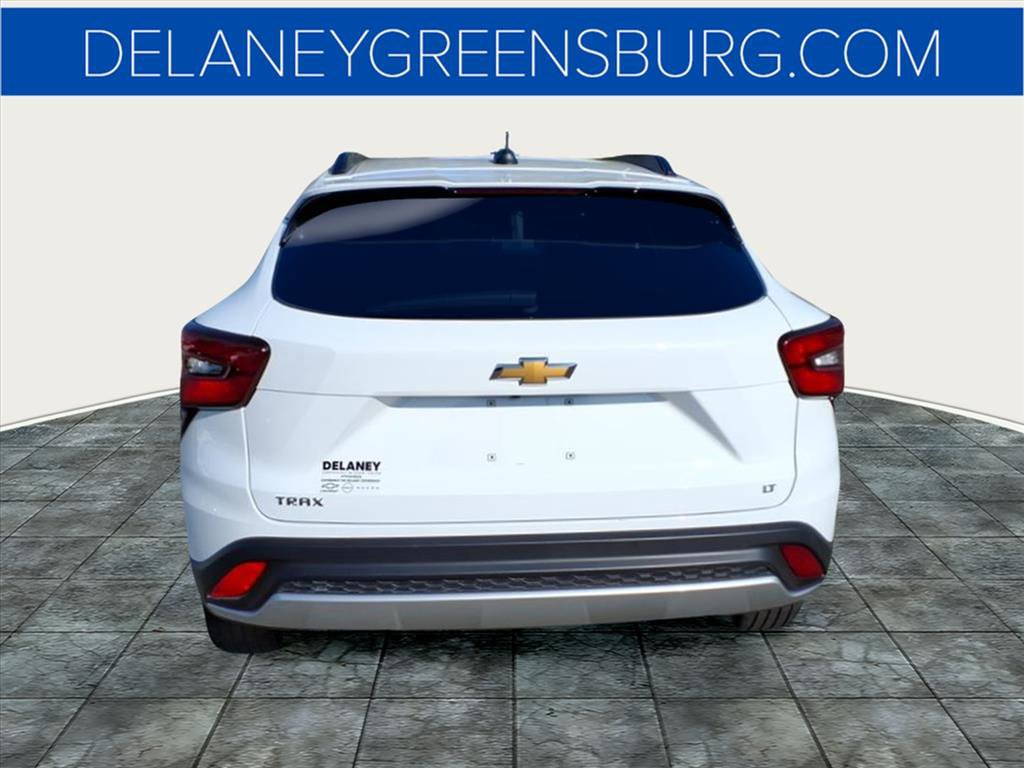 2025 Chevrolet Trax LT photo 4