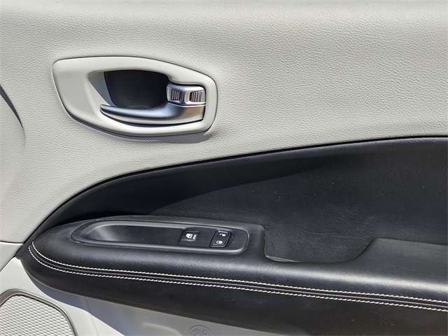 2020 Jeep Compass Latitude photo 24