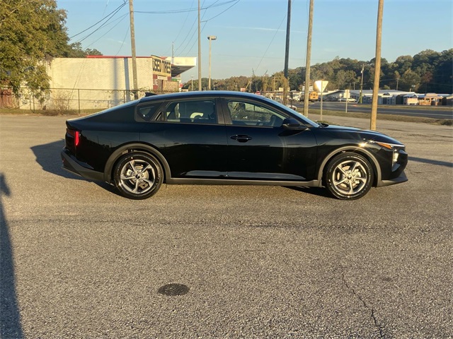 2025 Kia K4 LXS photo 2