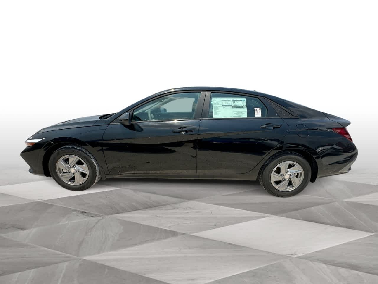 2025 Hyundai Elantra SE photo 4