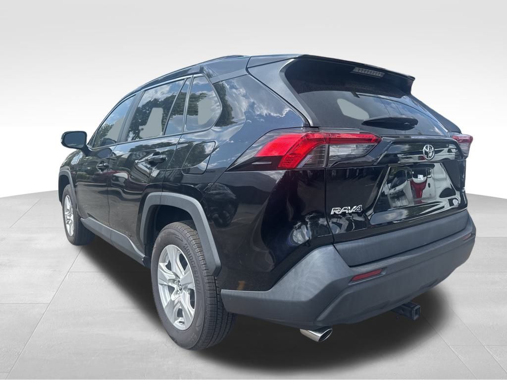 2021 Toyota RAV4 XLE photo 7