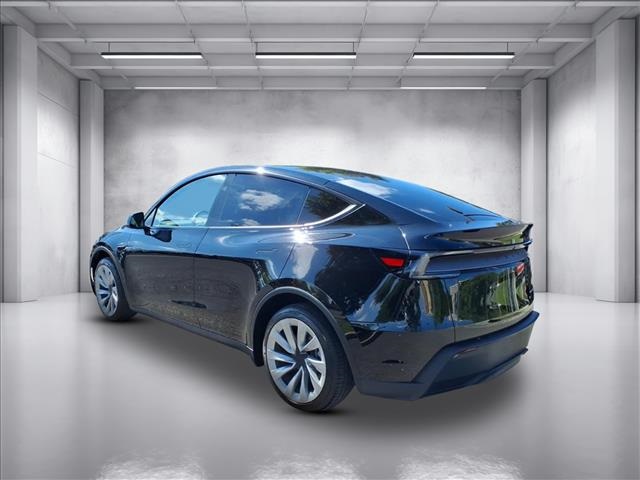 2026 Tesla Model Y Long Range photo 4