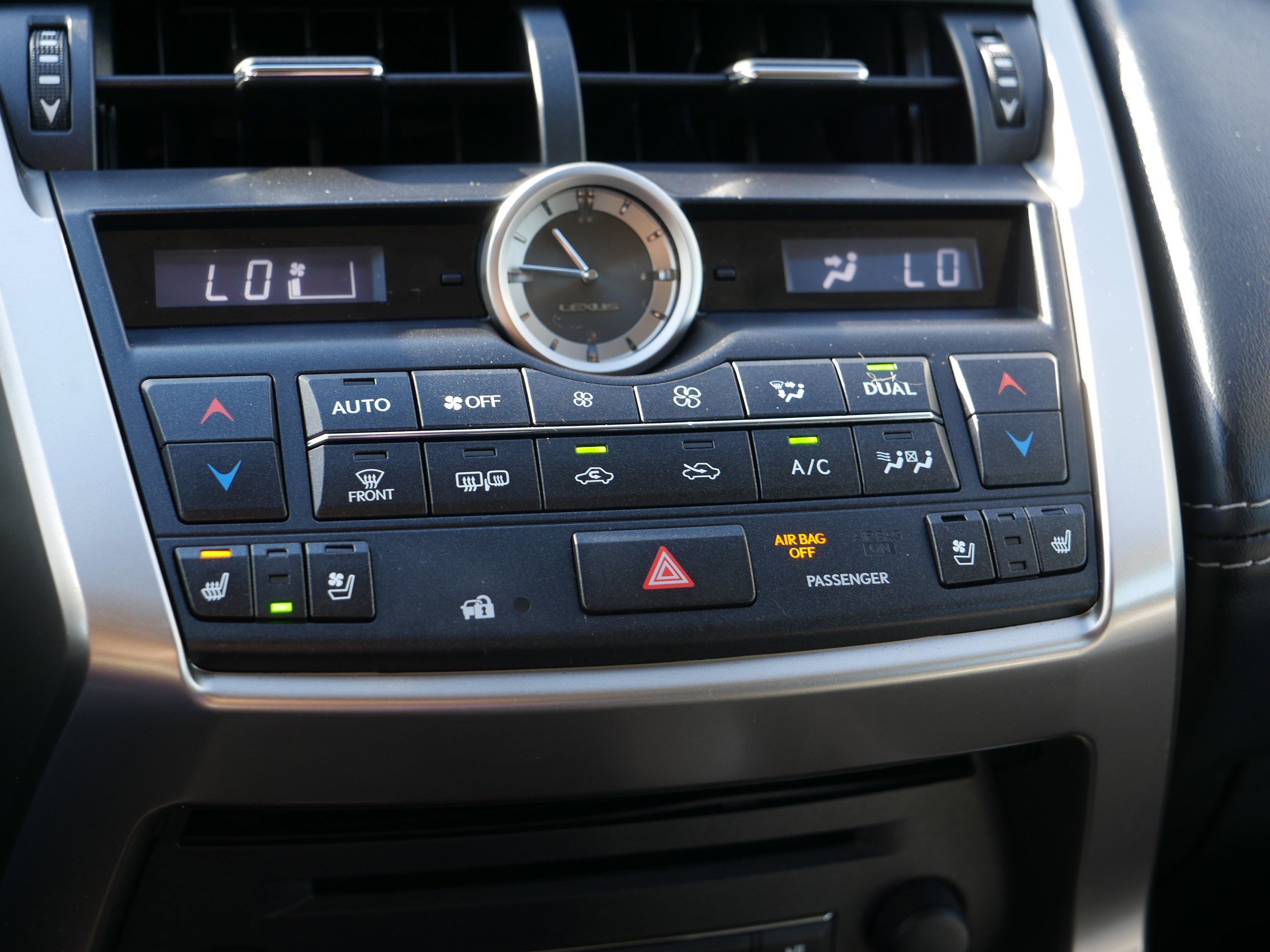 2016 Lexus NX 300h Luxury photo 23